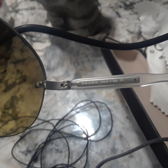 Men's PRADA sunglasses - Picture 3 of 4